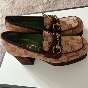 Gucci classic vintage suede pump. Very comfortable. Brand new.